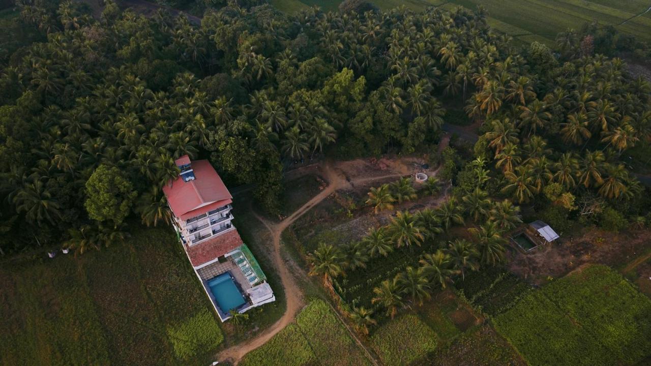 Shivam Bnb มานเดรม ภายนอก รูปภาพ