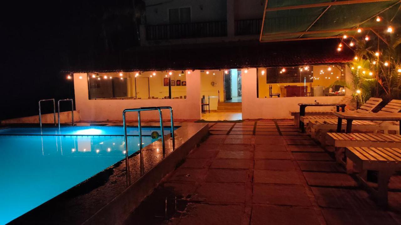 Shivam Bnb มานเดรม ภายนอก รูปภาพ