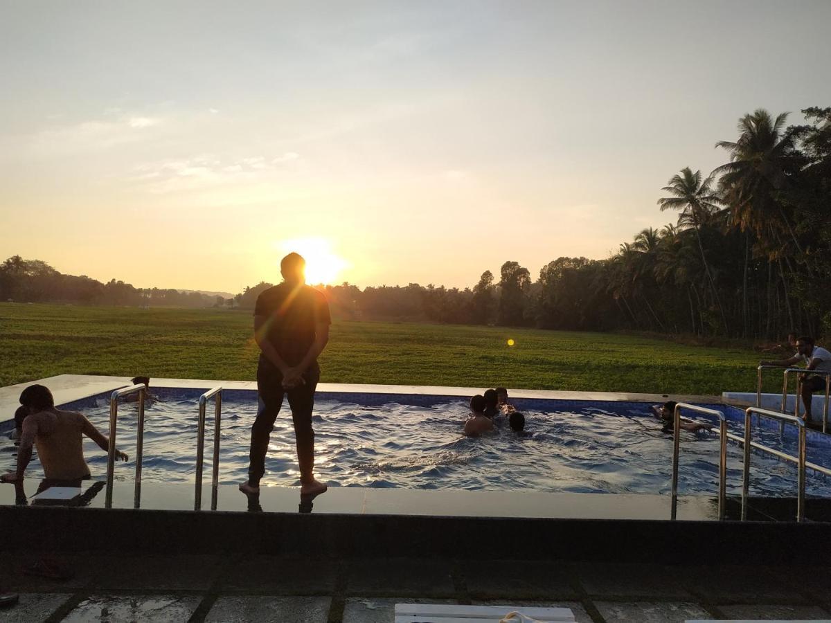 Shivam Bnb มานเดรม ภายนอก รูปภาพ